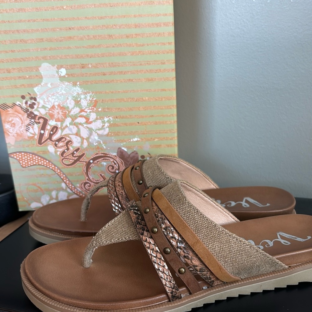 Sandles size 8
